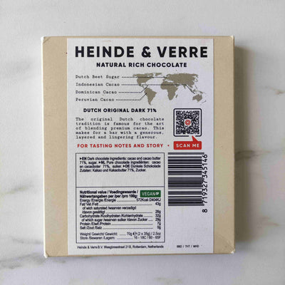 Un chocolat noir élégant et audacieux, fèves biologiques de République dominicaine, d’Équateur et d’Indonésie au sucre "basterdsuiker".