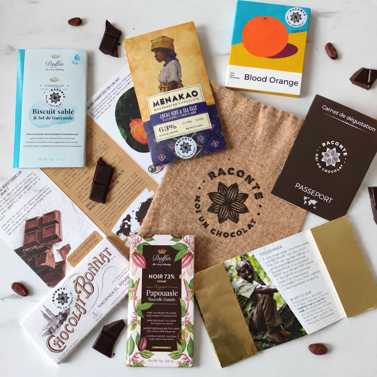 COffret de chocolat du monde entier. Offrez des chocolats du monde entier. Chocolats d'origine et bean-to-bar, ce coffret est composé de 6 tablettes de tablettes artisanales accompagnées d'un carnet de voyage.