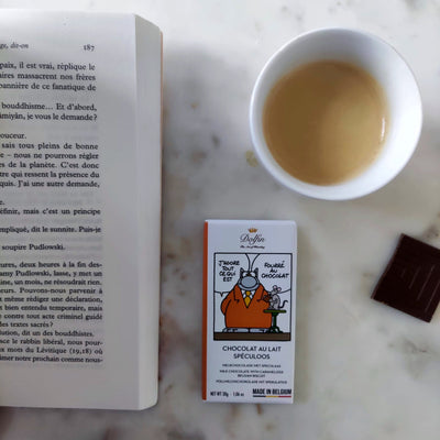 Craquez pour la mini tablette Dolfin x Le Chat : chocolat au lait belge et éclats de spéculoos, 30 g de douceur et d’humour à savourer ou offrir.