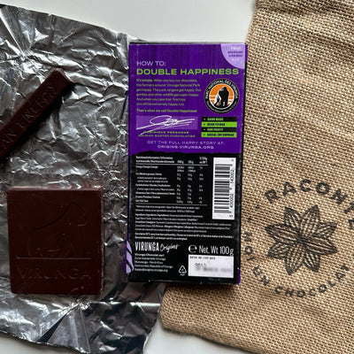 Coffret chocolats noirs durables et éthiques. Pochons toile de jute éthiques. Soutien à l'emploi des personnes handicapées. Marques engagées : Virunga Origins, Original Beans, Labooko. Chocolats Bean-to-Bar, bio, vegan. Congo 63% : fruits secs, moka ; Tanzanie 70% : caramel, orange, éclats fèves torréfiées ; Belize 82% : amertume, noisettes, épices, fruits confits