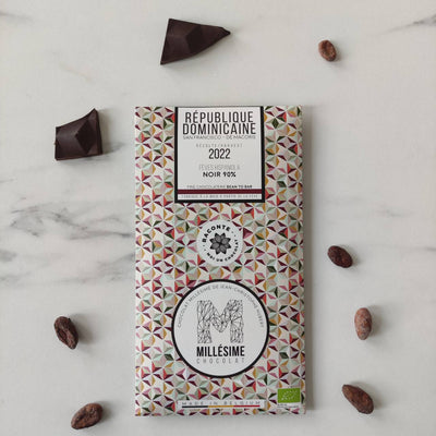 Millésime, Chocolat noir, 90% de cacao, République Dominicaine, bio, Bean-to-Bar, 2022, chocolat d'exception, coffret chocolat, chocolat du monde, goût d'exception, chocolat éthique, marque éthique, Millésime chocolat, millésime 2022, Belgique, Raconte moi un chocolat 