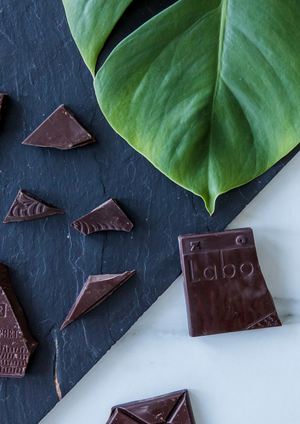 Cadeau d'affaire Coffret chocolat Cadeau fin d'année Cadeau professionnel Cadeau d'entreprise Cadeau salariés cadeau original éthique durable responsable qualitatif start-up Lille chocolat haut de gamme coffret gourmand savoir-faire récompense équipe 