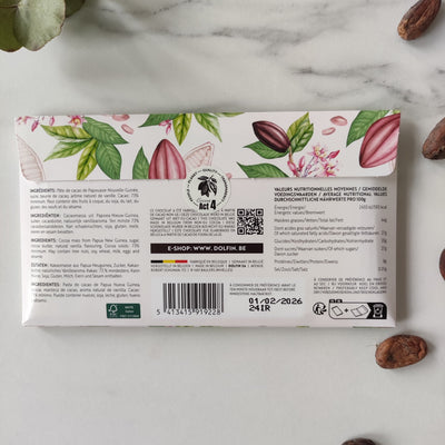 Informations sur les ingrédients composants cette tablette de chocolat noir dolfin. Une tablette avec une intensité de 73% de cacao, qui vous fera vivre un merveilleux moment de détente. Cette tablette de chocolat sera également un merveilleux cadeau à l'occasion de la fête des pères ou de noël. En une bouchée, découvrez tous les arômes du cacao originaire de Papouasie Nouvelle Guinée. 