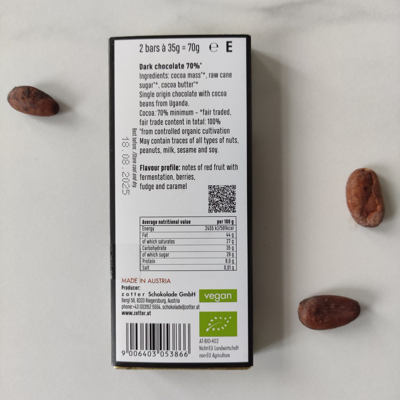 renseignements sur les ingrédients de cette tablette de chocolat noir labooko, avec des notes de fruits rouges. 