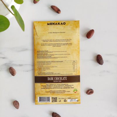Quelques informations sur la composition de cette tablette de chocolat noir artisanale menakao. Intense cacao, ce chocolat sera parfait pour découvrir les arômes du cacao 