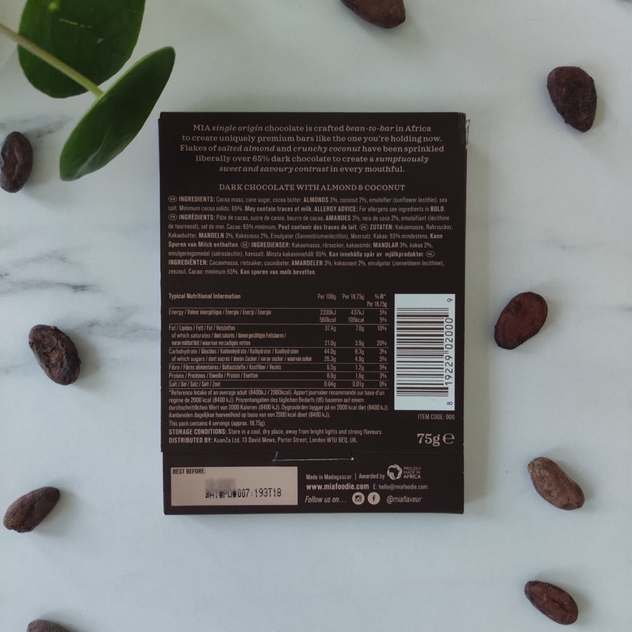 Tablette de chocolat noir 65 aux amandes salées et noix de coco