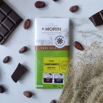 A.Morin, artisan chocolatier, vous propose une tablette de chocolat noir 63% de cacao tout droit venu de la plantation de Chanchamayo au Pérou. Cette plaque doublement médaillée est élue meilleur chocolat de France en 2020 et 2ème meilleur chocolat du monde en 2021. 