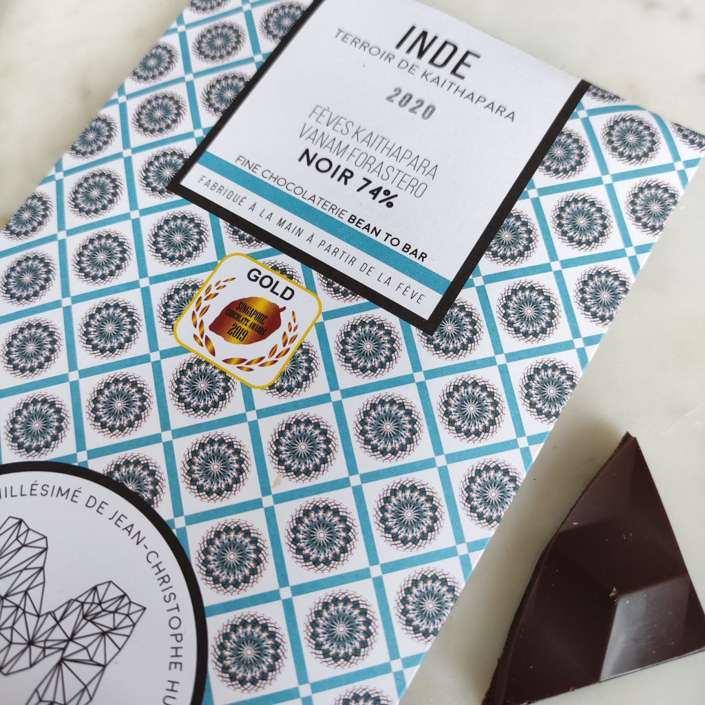 Chocolat Bean-to-Bar bio Millesime noir d'Inde médaillé or vegan  tablette de chocolat noir  tablette de chocolat  Tablette chocolat  Millésimé  meilleurs chocolats du monde  meilleurs chocolats  meilleure tablette de chocolat du monde  meilleur marque chocolat du monde  meilleur chocolat du monde pays  meilleur chocolat  Inde  idées cadeaux  Fête des grands-mères  Développement durable  circuit court  Chocolats originaux  chocolats noirs  CHOCOLATS NOIR  chocolats d'exception