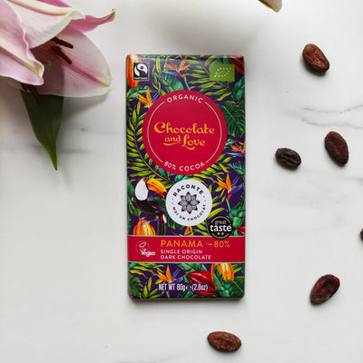 Saint Valentin offrir chocolat signification offrir du chocolat a une femme coffret chocolat a offrir boite de chocolat a offrir plaisir d'offrir chocolat chocolat à offrir Chocolat original homme Chocolat original femme coffret cadeau chocolat original Chocolate and love comptoir du cacao St Valentin Saint-Valentin Dolfin Chocolats originaux chocolats noirs CHOCOLATS NOIR Chocolat vegan chocolat noir Chocolat bio Chocolat au poivre chocolat artisanal chocolat box chocolat