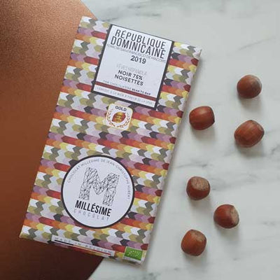 Millésime noisettes 75% de cacao de République dominicaine Millésime 55% de cacao chocolat au lait au caramel beurre salé Chocolat bean-to-bar dark milk crème brulée bio Millesime Bean-to-bar artisanat chocolat bean-to-bar chocolat artisanal chocolat primé chocolat médaillé Chocolat Belge 