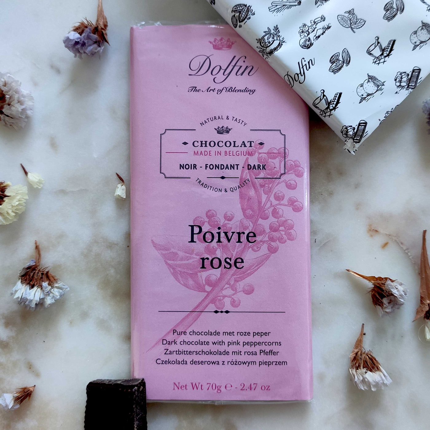 Chocolat belge Dolfin chocolat noir poivre rose tablette de chocolat noir  Saint-Valentin  Chocolats originaux  chocolats noirs  CHOCOLATS NOIR  chocolat poivre rose  chocolat poivre  chocolat noir poivre rose dolfin  chocolat noir poivre rose  chocolat noir belge  chocolat noir  chocolat livraison  chocolat dolfin  Chocolat belge  Chocolat au poivre  chocolat artisanal  chocolat  artisan chocolatier