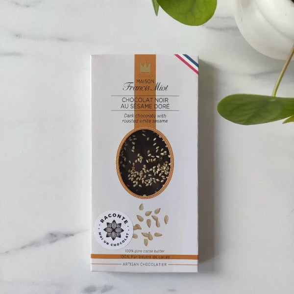chocolat noir sésame, chocolat noir sésame grillé, chocolat noir sésame doré, chocolat noir au sésame francis miot made in france chocolat artisanal chocolat français artisan chocolatier