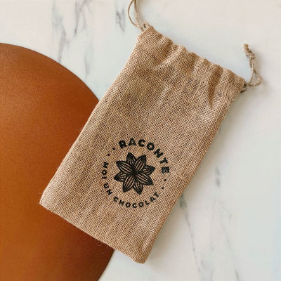 Pochon,  Paquet cadeau écologique,  Paquet cadeau naturel,  fête des mères  fête des grands-pères  Fête des grands-mères  Emballage écologique,  Emballage toile de jute,  Emballage original  coffret chocolat personnalisé  chocolat livraison  chocolat offrir cadeau noël