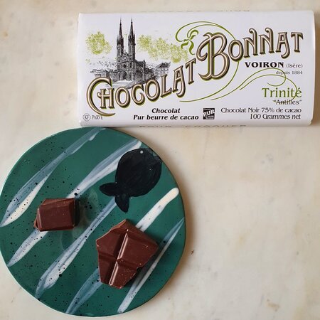 Chocolat Bonnat Trinité 75% de cacao, chocolat noir, bean to bar, tablette chocolat, livraison chocolat, plaque de chocolat, chocolat artisanal Bonna, chocolat artisanal, chocolat noir, chocolat bean to bar, chocolat d'origine, livraison chocolat, tablette chocolat, boite de chocolat Bonnat chocolat noir de cacao Made in France grand cru chocolat Bean-to-Bar Chocolat Bonnat Pur beurre de cacao Voiron