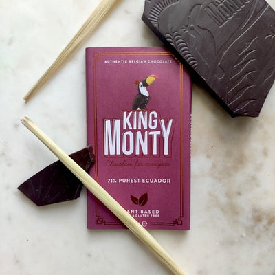 King Monty 71% de cacao - Equateur végan  tablette de chocolat noir  plaque de chocolat noir  meilleurs chocolats du monde  king monty  corsé  CHOCOLATS NOIR  chocolatier  chocolat à 71% de cacao  Chocolat vegan  chocolat noir  Chocolat d'origine Equateur  chocolat d'origine  Chocolat belge  chocolat artisanal  chocolat  Box mensuelle de chocolat noir  Box chocolat noir  box chocolat  artisan chocolatier
