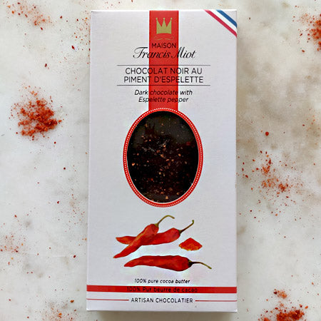 Chocolat noir miot au piment d'espelette tablette de chocolat noir  Saint Valentin  piment d'espelette  piment  miot  Meilleur Ouvrier de France  maison miot  maison chocolat  fête des pères  fête des mères  Francis Miot  Chocolats originaux  chocolatier  chocolat piment  chocolat noir piment  chocolat noir au piment d'espelette  chocolat noir  chocolat au piment  chocolat Francis Miot
